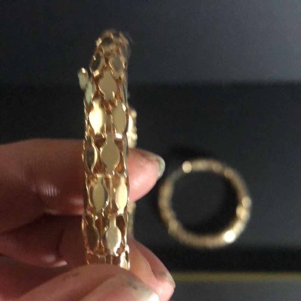Big large gold tone chain hoop earrings - Picture 2 of 5